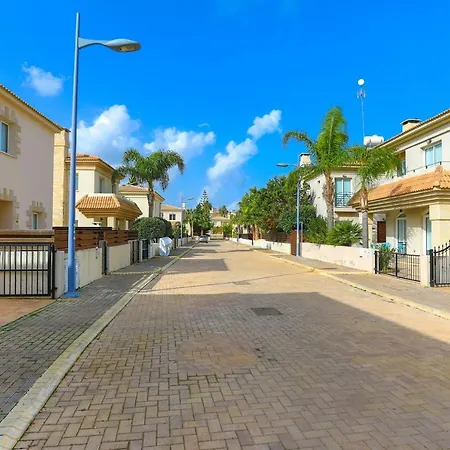Laida Villa *