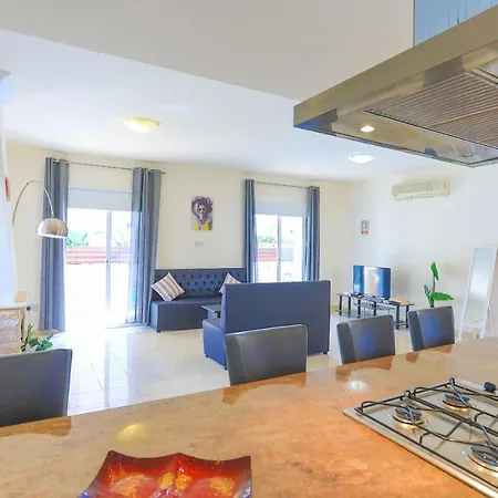 Laida Villa *